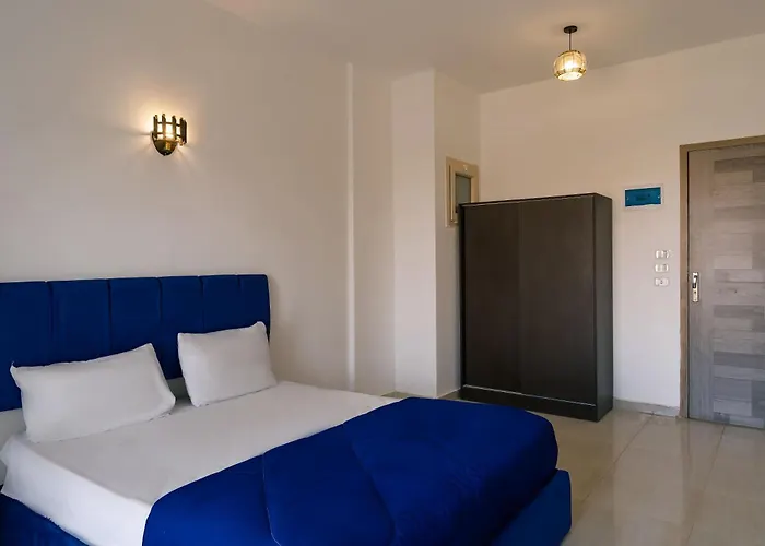 Fox House 3*